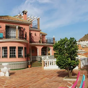 villa-malaga.hotelsinnerja.org/